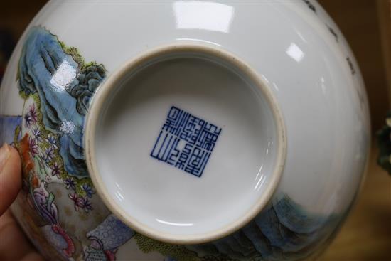 A Chinese famille rose bowl Diameter 18cm